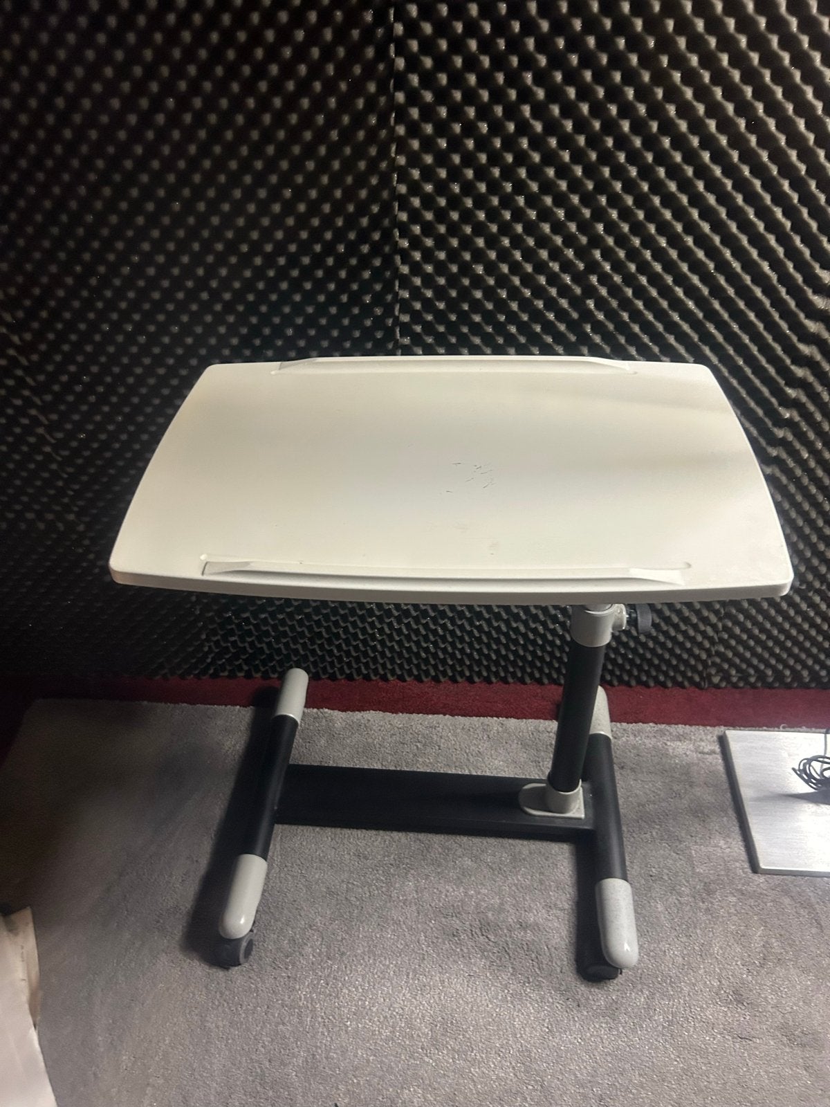 Verstelbare bijzettafel/laptoptafel - Wit/Zwart, Gebruikt, 50 tot 100 cm, Ophalen of Verzenden, Tafelblad