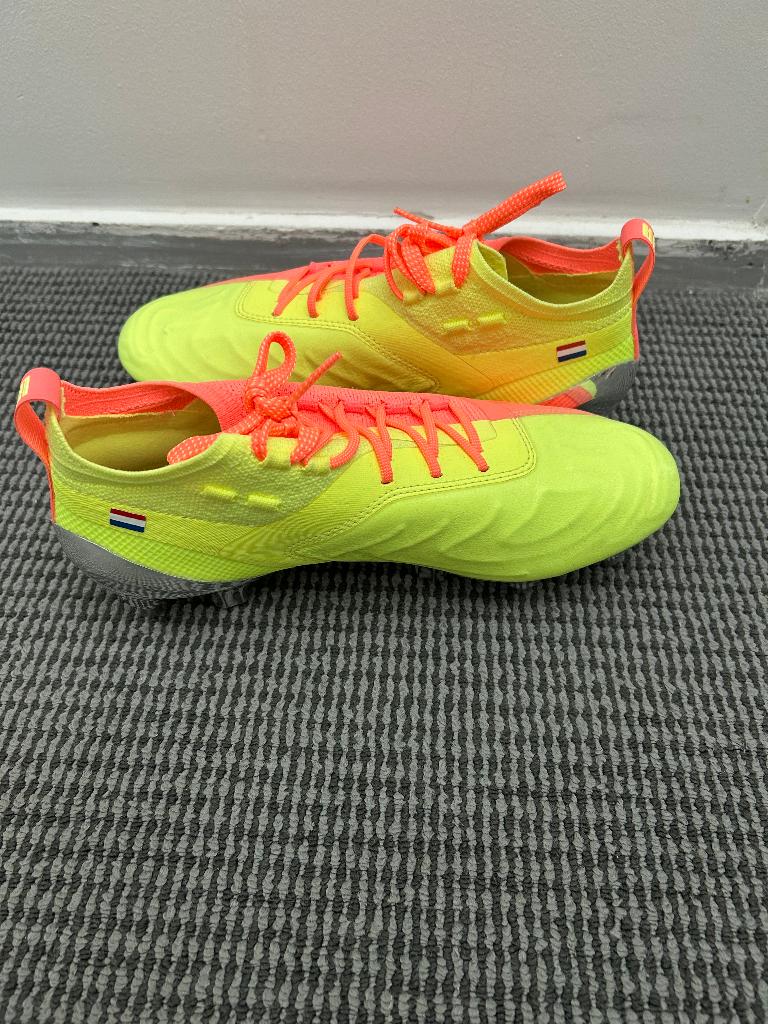 Matchworn voetbalschoenen Sherida Spitse, Leeuwinnen, Ajax, Ophalen of Verzenden, Zo goed als nieuw, Buitenlandse clubs, Overige typen