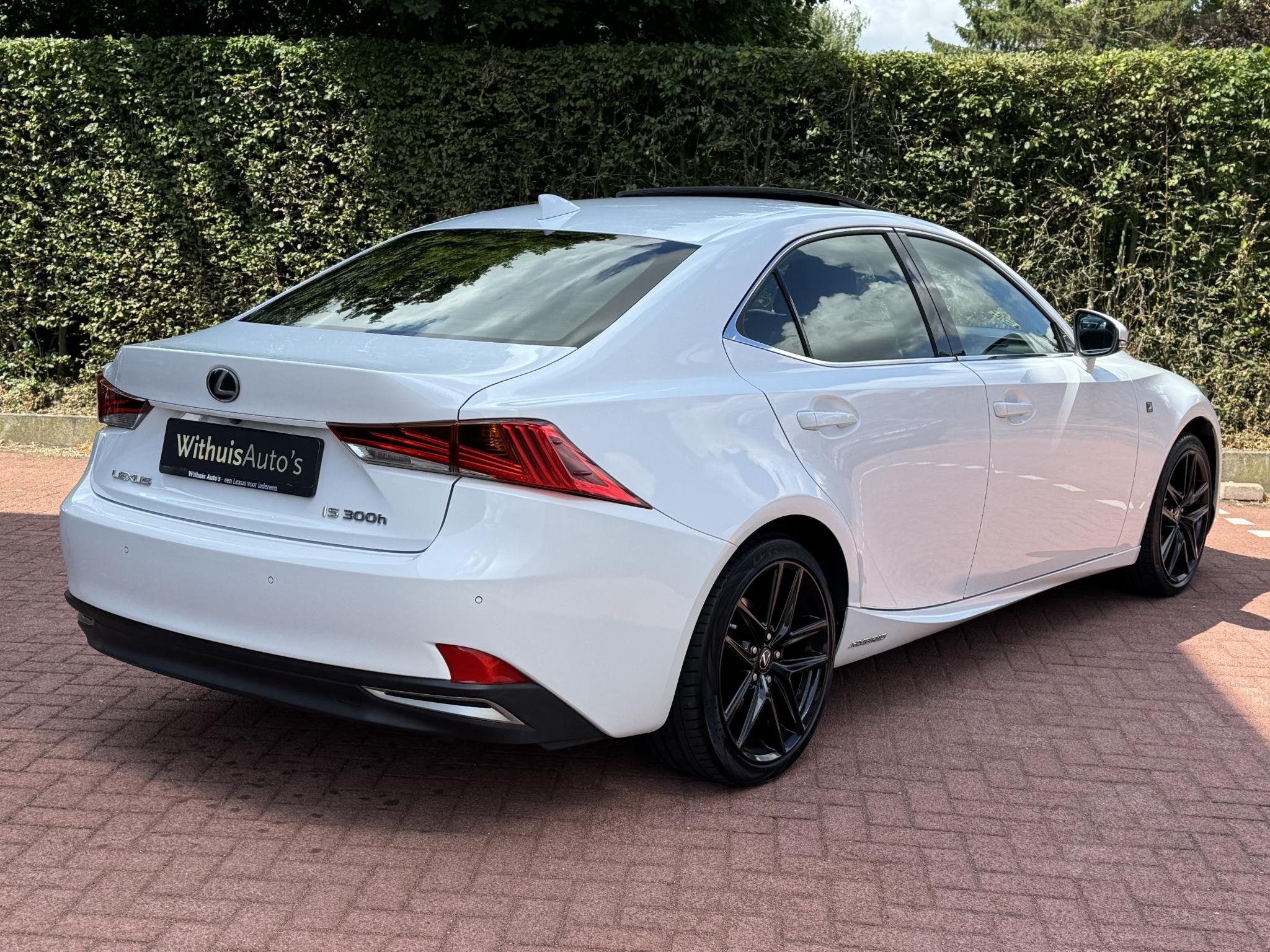 Lexus IS 300h Hybrid F-Sport Dakraam DEALER ONDERHOUDEN, Auto's, Lexus, Gebruikt, Automatische klimaatregeling, Bedrijf, Hybride Elektrisch/Benzine