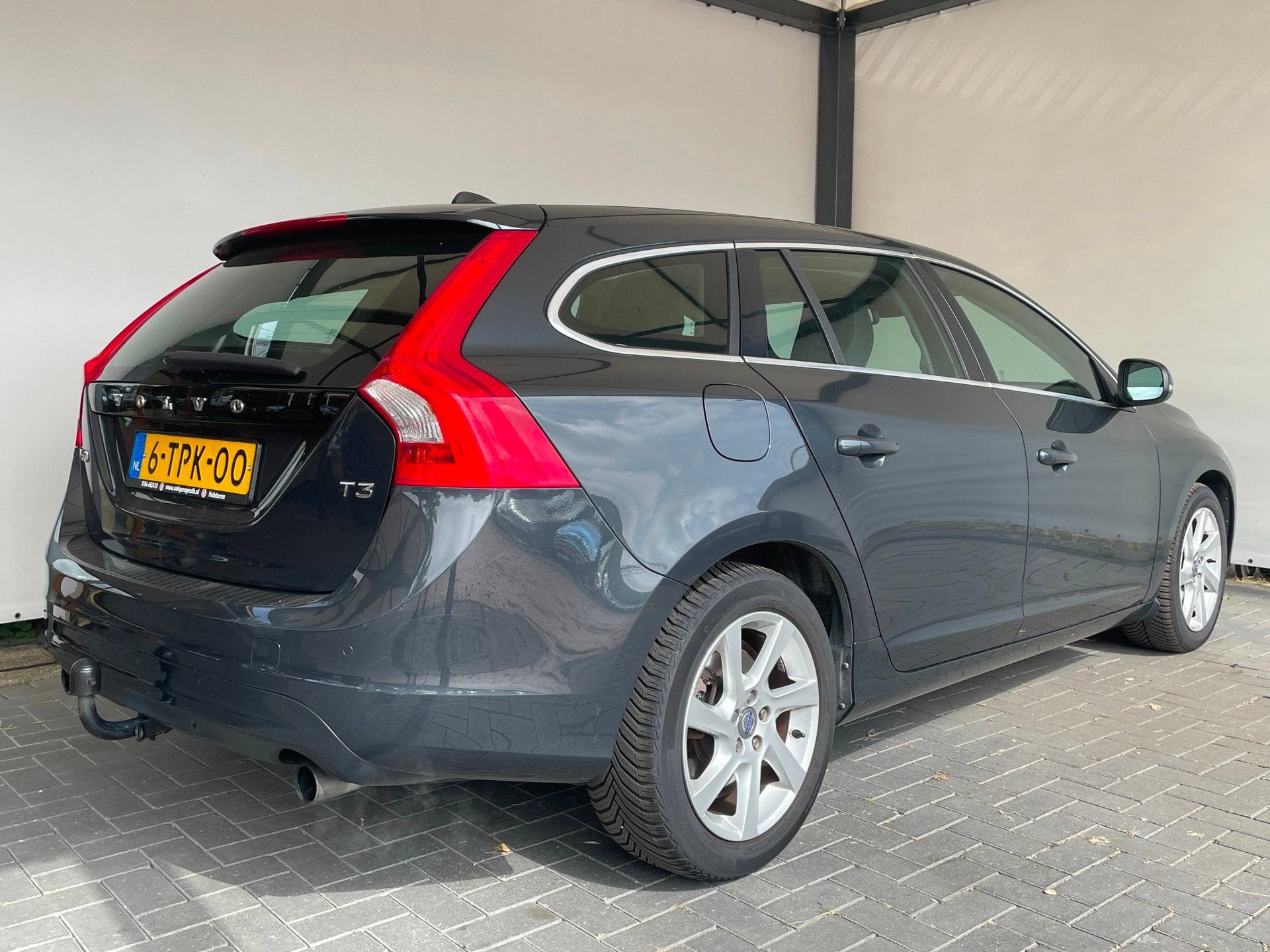 Volvo V60 1.6 T3 Momentum|Trekhaak|Nieuwe koppeling|Riem ver, Voorwielaandrijving, Stof, Gebruikt, Zwart
