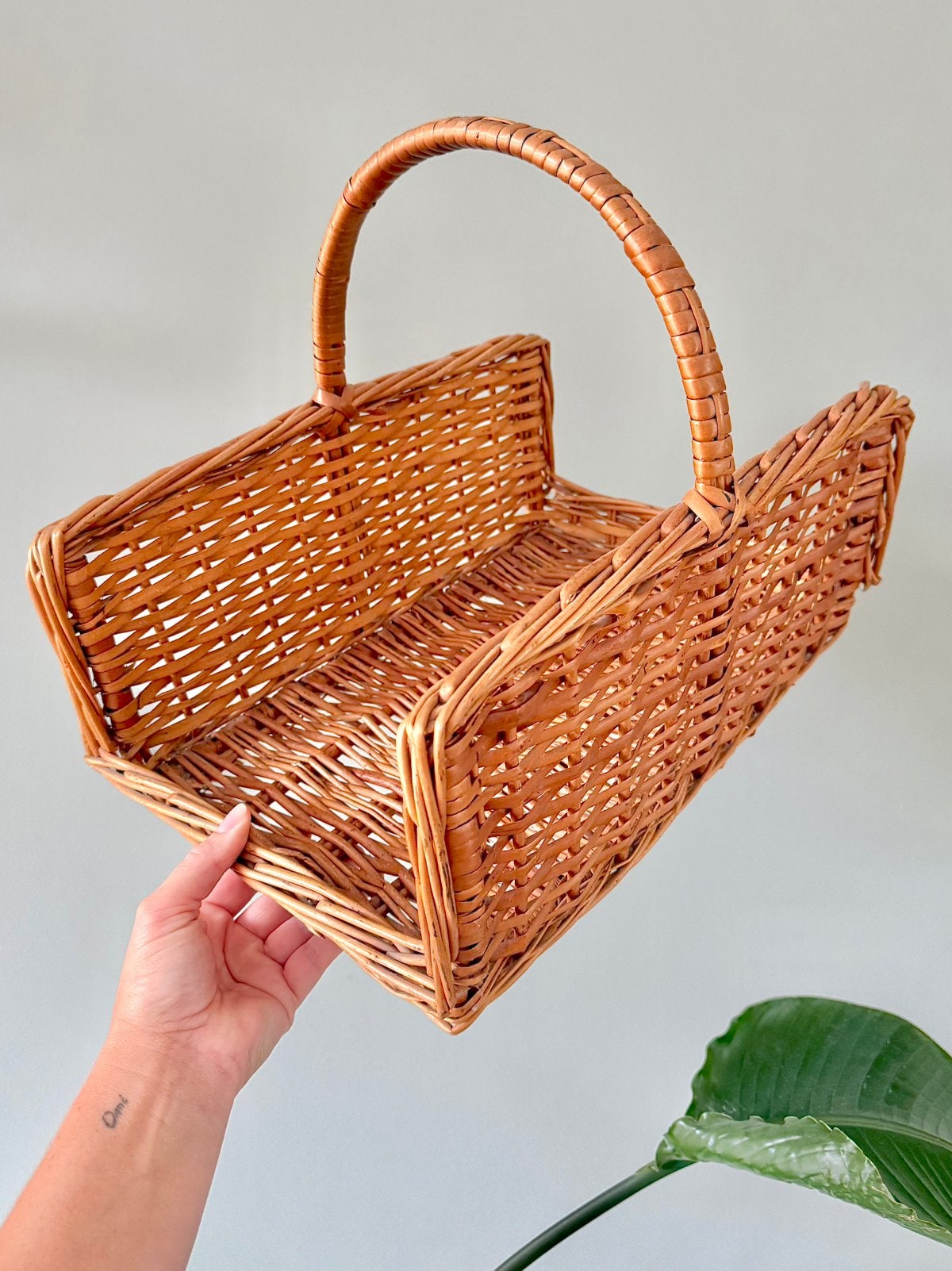 Vintage rotan magazine mand opbergmand speelgoedmand, Ophalen of Verzenden, Gebruikt, Riet