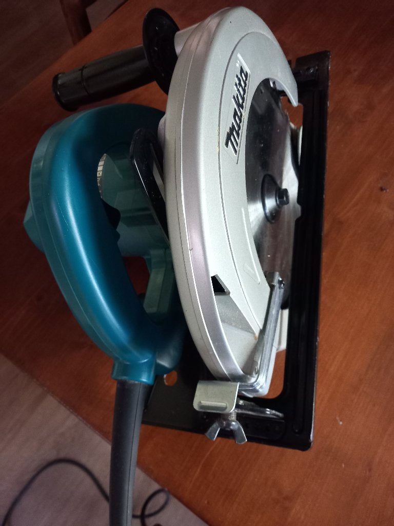 Professionele handcirkelzaag Makita, Ophalen, Cirkelzaag, 70 mm of meer, Nieuw
