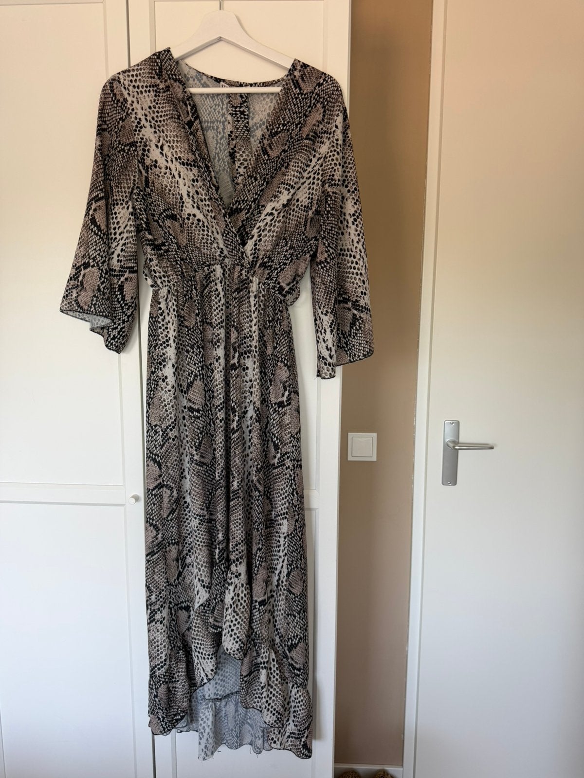 Lange jurk - Bruin, slangenprint - Typical Jill - S/M, Maat 38/40 (M), Bruin, Ophalen of Verzenden, Zo goed als nieuw