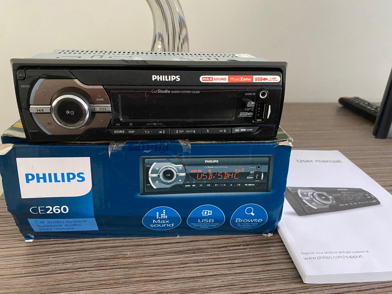 Nieuwe Philips autoradio met usb, Auto diversen, Autoradio's, Ophalen of Verzenden, Zo goed als nieuw