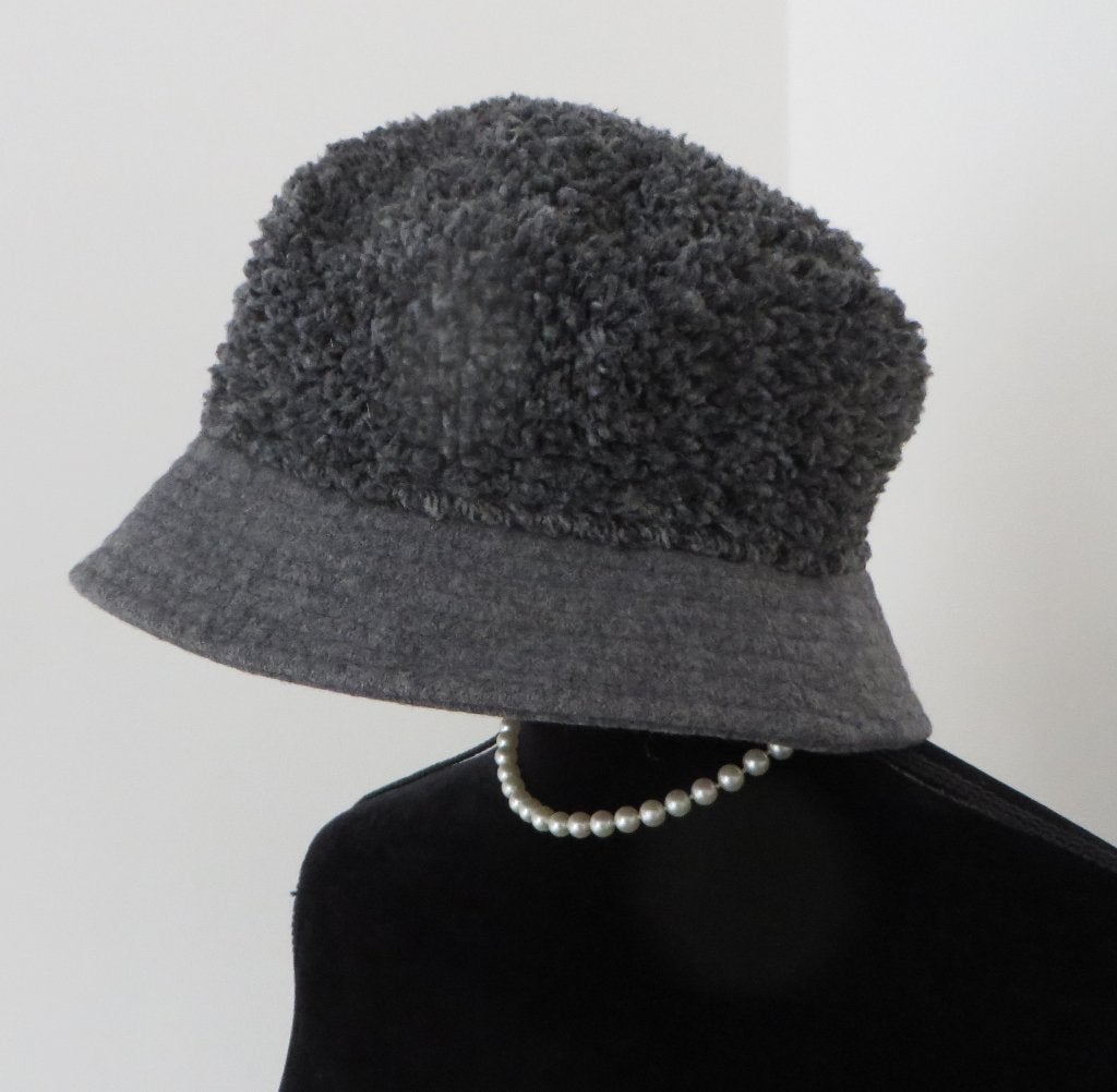 Leuke Bucket Hat I Teddybont/Wol I Hoofdmaat 61 cm, Ophalen of Verzenden, Zo goed als nieuw, 58 cm (L, 7¼ inch) of meer, Hoed