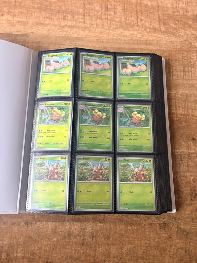 Pokemon prismatic evolutions binder master base set, Ophalen, Gebruikt, Meerdere kaarten