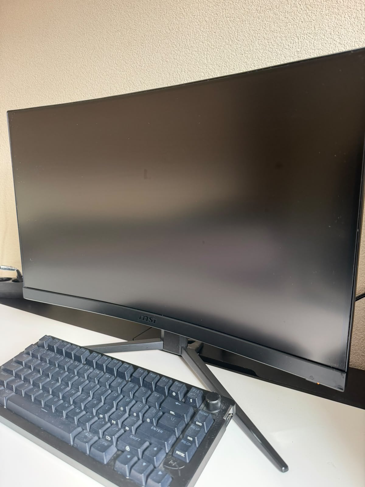Foto 4 van MSI Optix MAG241CV curved gaming monitor 144Hz