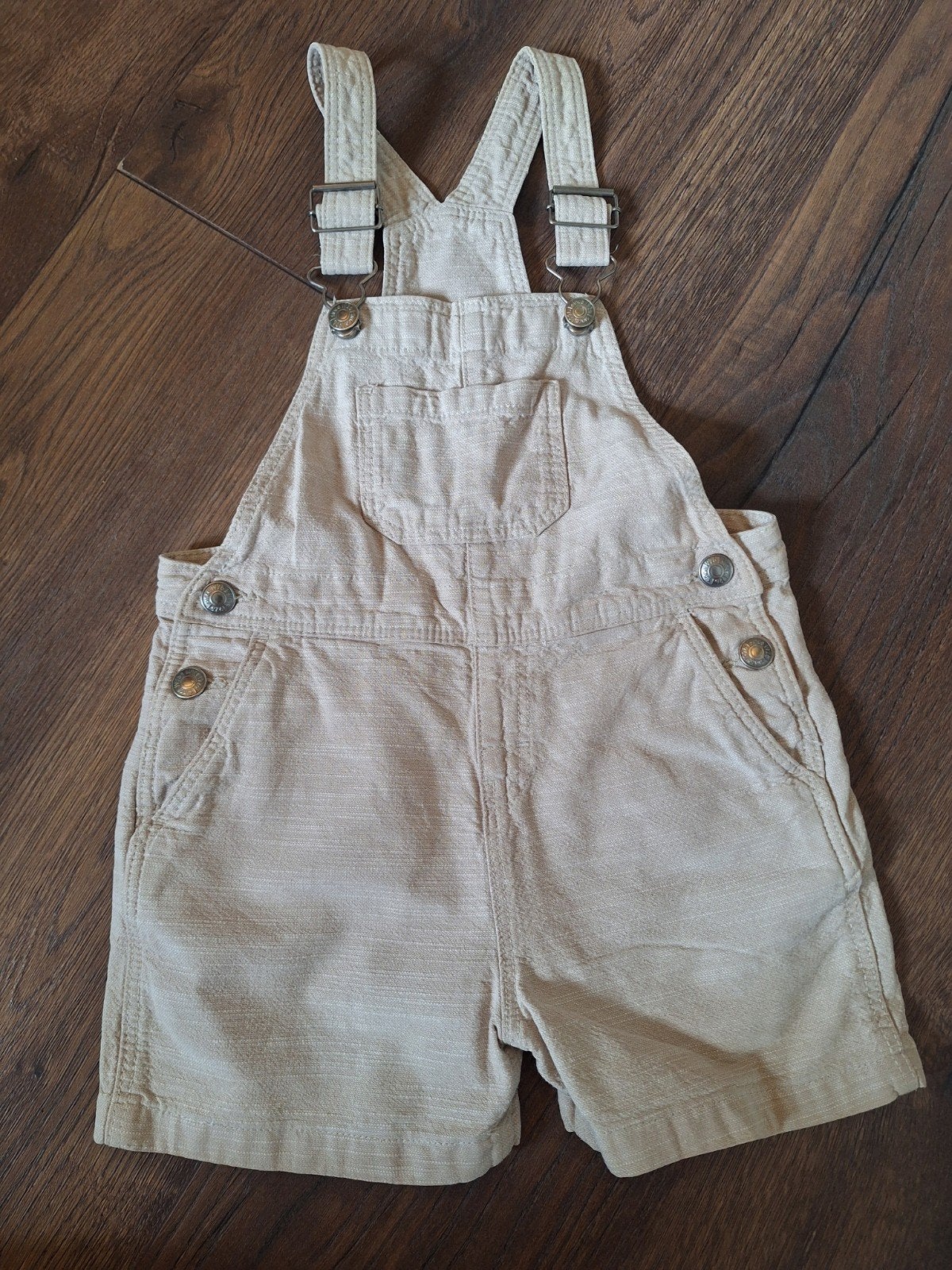 Hema korte salopette/tuinbroek crème/beige (maat 110/116), Kinderen en Baby's, Broek, Jongen of Meisje, Ophalen of Verzenden, Zo goed als nieuw