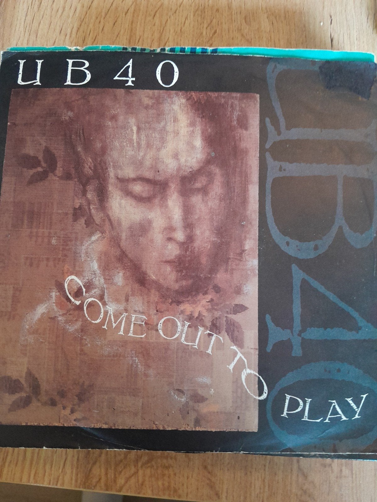 UB40 7 inch come out to play, Ophalen of Verzenden, Zo goed als nieuw, Pop