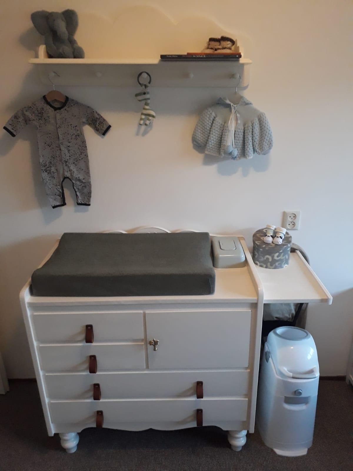 Vintage wit kinder commode met bijpassende plank, Gebruikt, 50 tot 70 cm, 75 tot 100 cm, Commode