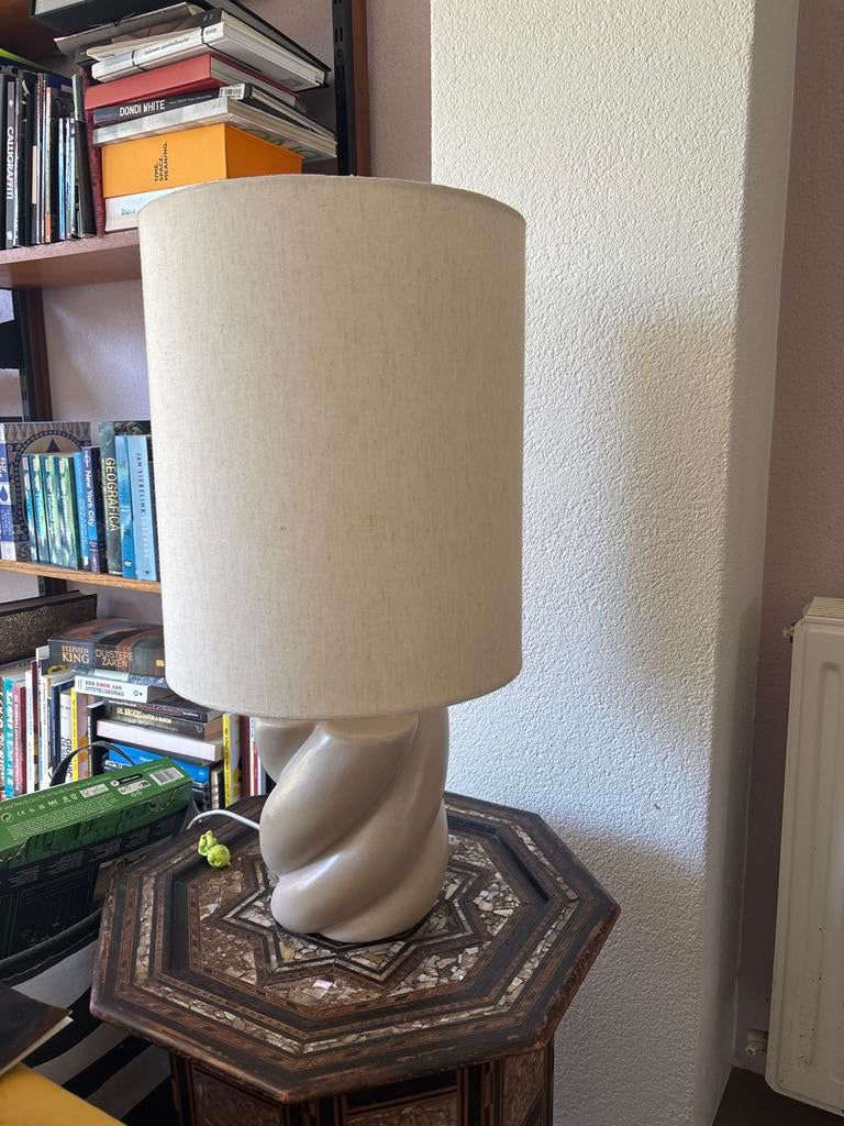 Sissyboy tafellampmet gedraaide voet en linnen kap, Ophalen, Zo goed als nieuw, Stof, 50 tot 75 cm