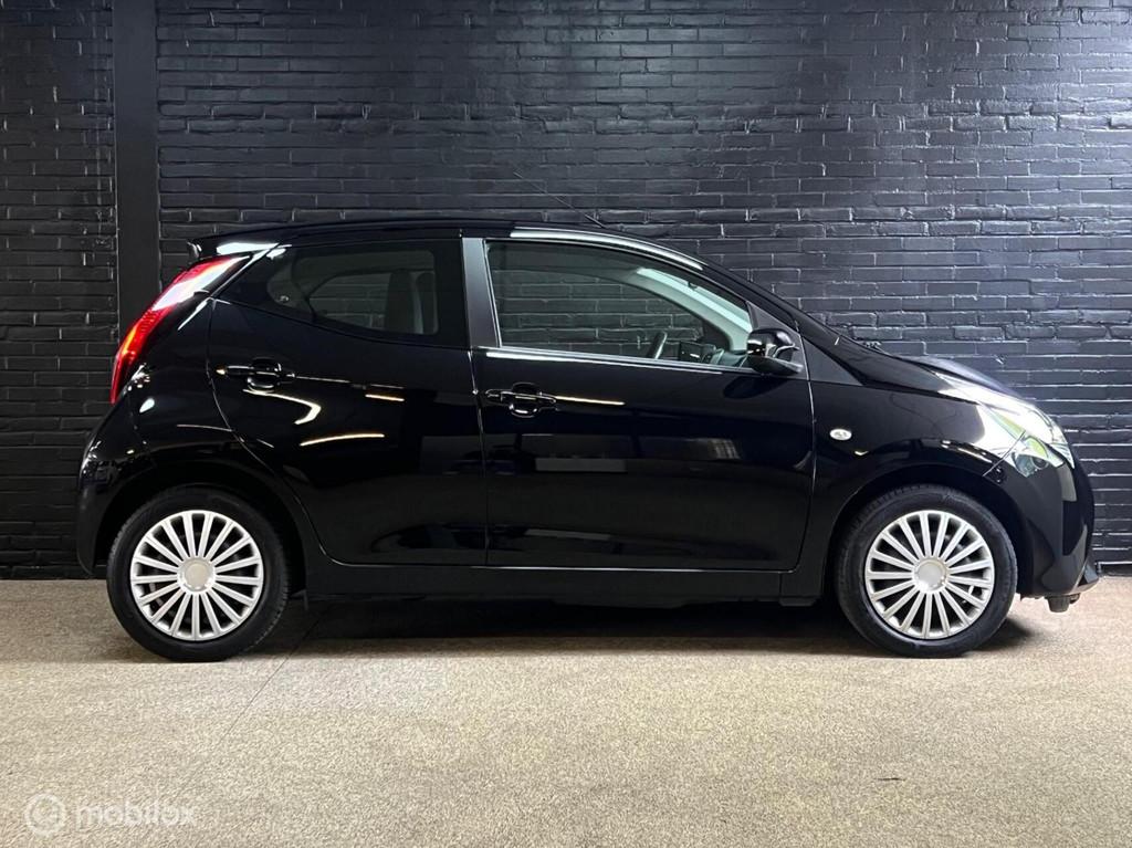 Toyota Aygo 1.0 VVT-i x-joy, Voorwielaandrijving, Gebruikt, Euro 6, 4 stoelen