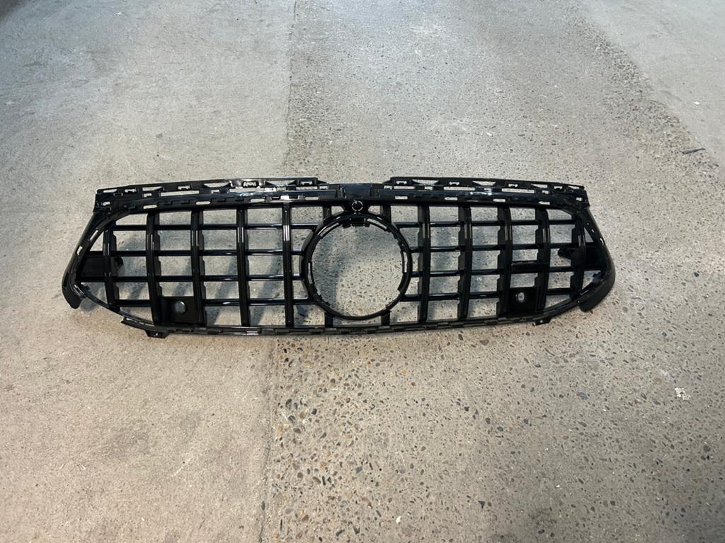 Mercedes a klasse grille en diffuser, Auto-onderdelen, Carrosserie en Plaatwerk, Ophalen of Verzenden, Gebruikt, Mercedes-Benz