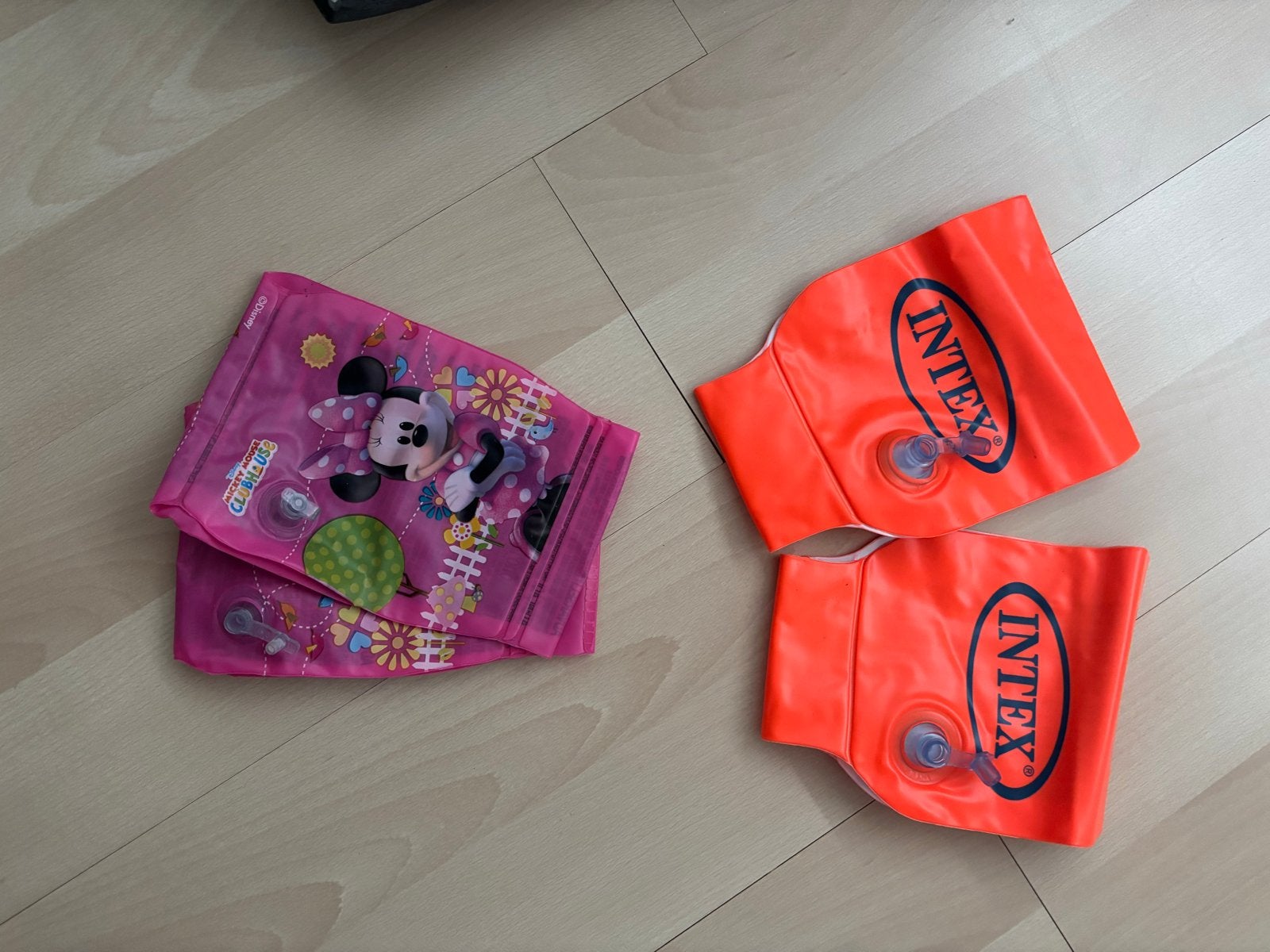Zwembandjes: 2 sets Disney (Minnie Mouse) en Intex, Ophalen of Verzenden, Gebruikt