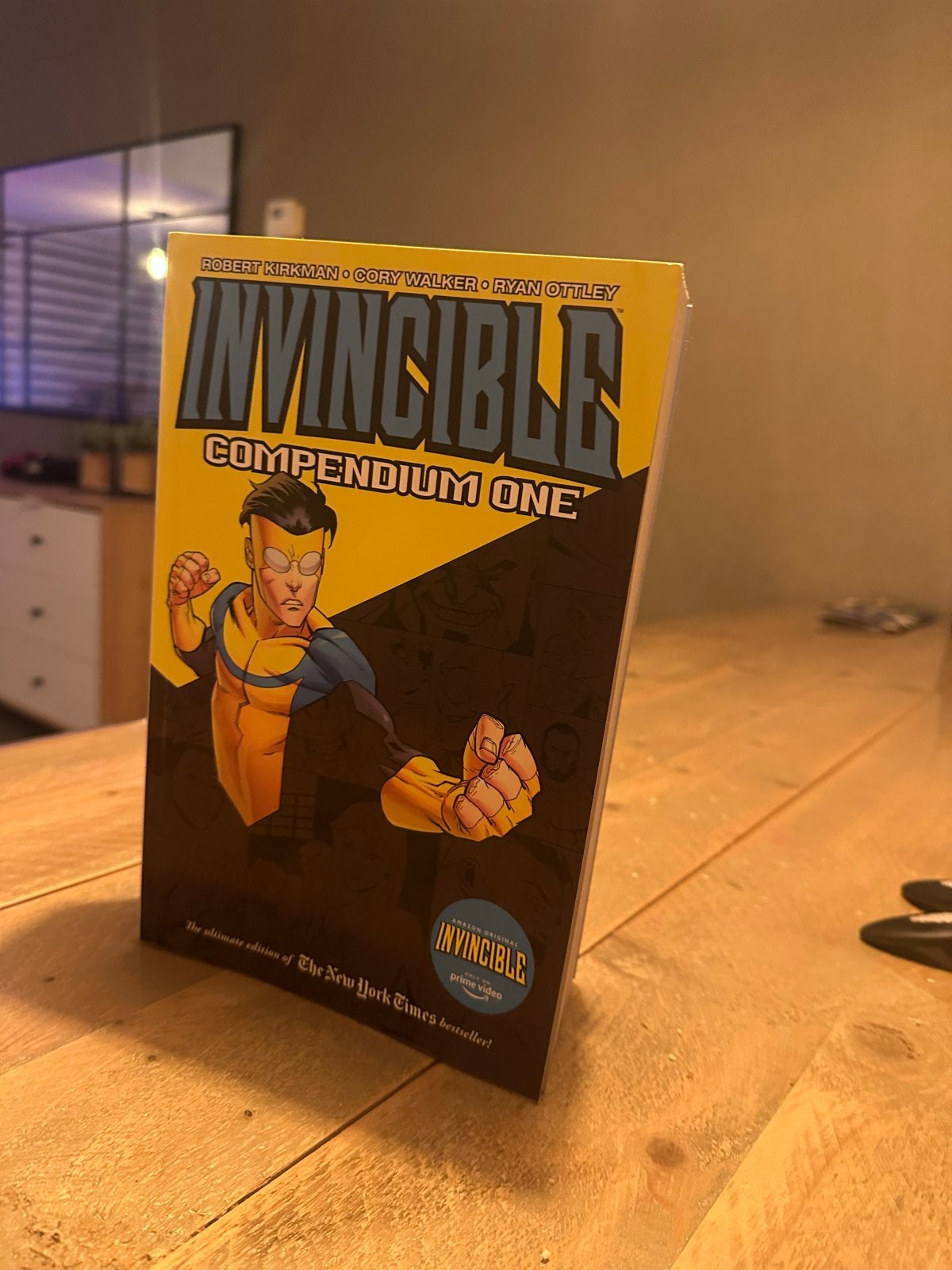 Invincible Compendium One - Robert Kirkman, Boeken, Strips | Comics, Complete serie of reeks, Ophalen of Verzenden, Zo goed als nieuw