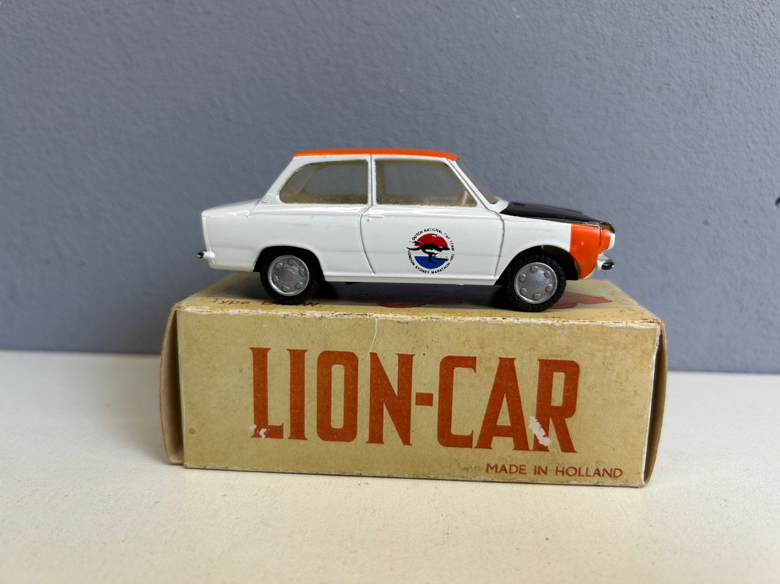 Lion toys car Daf Daily Express-Daily Telegr London-Sydney, Ophalen of Verzenden, Zo goed als nieuw, Bus of Vrachtwagen, Lion Toys