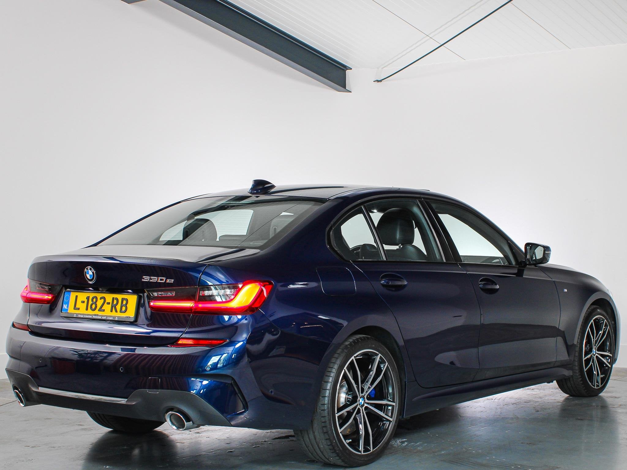 BMW 3-serie 330e M-sport, Laser, Panoramadak, H&K, Memory, H, Auto's, Gebruikt, Blauw, Bedrijf, Hybride Elektrisch/Benzine