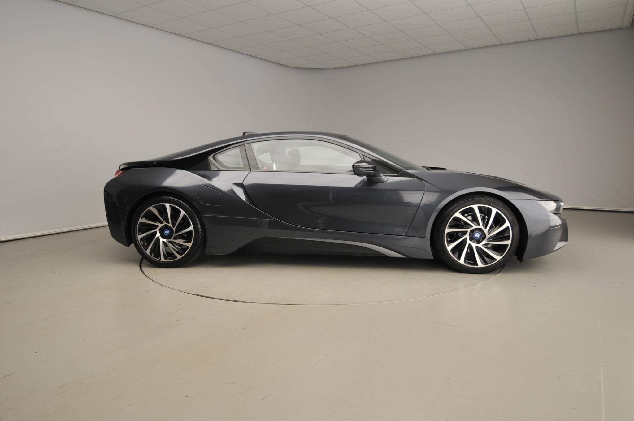 BMW i8 Coupé Automaat / Leder / LED / Driving assist / Head, Auto's, Automaat, 48 km/l, 4 stoelen, 7 kWh