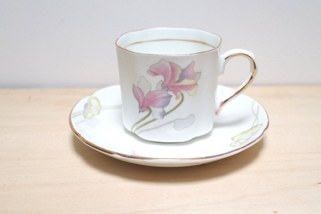 China Balmoral Castle Bone China kop en schotel – vintage, Ophalen of Verzenden, Zo goed als nieuw, Porselein, Kop en/of schotel