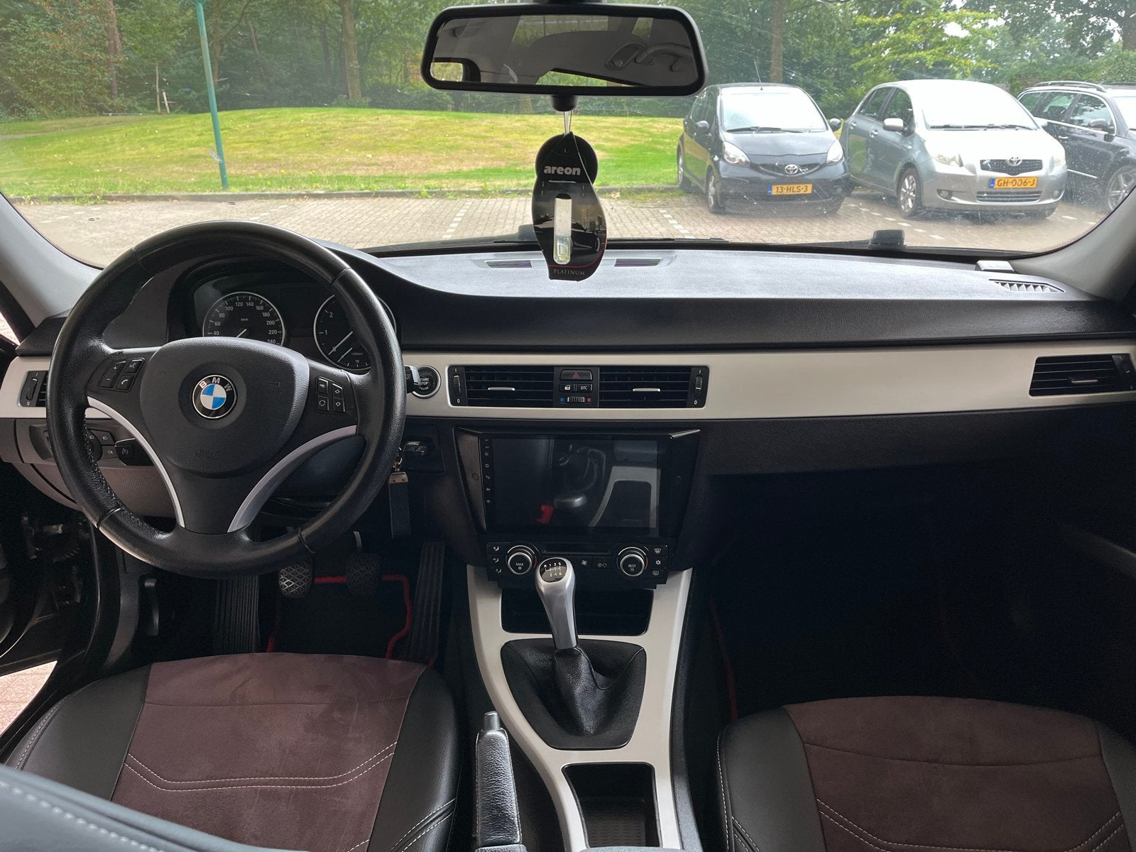 BMW 3-Serie 2.0 318 I Touring 2009 Zwart, Achterwielaandrijving, Zwart, Handgeschakeld, Particulier