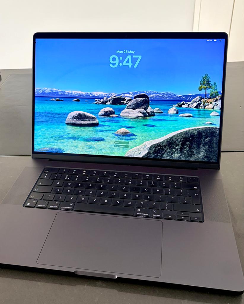 MacBook Pro - M3 - 16 inch - 18GB -  512GB - Nov. 2023., 2 tot 3 Ghz, Qwerty, 512 GB, Zo goed als nieuw