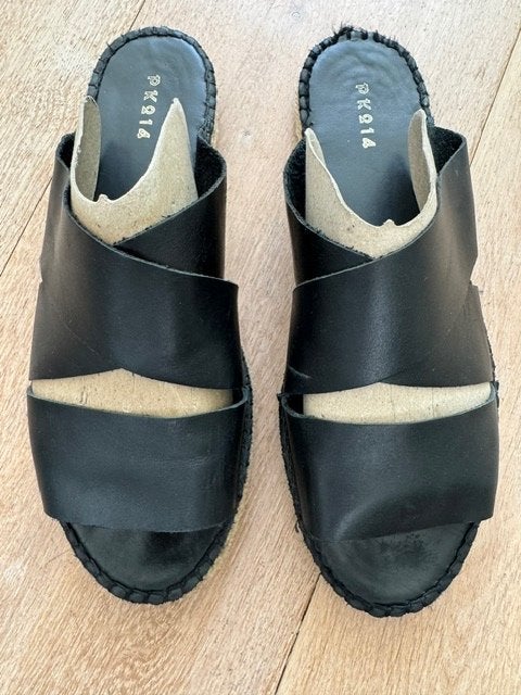 Zwarte leren slippers maat 41., Slippers, Zwart, Ophalen of Verzenden, Zo goed als nieuw