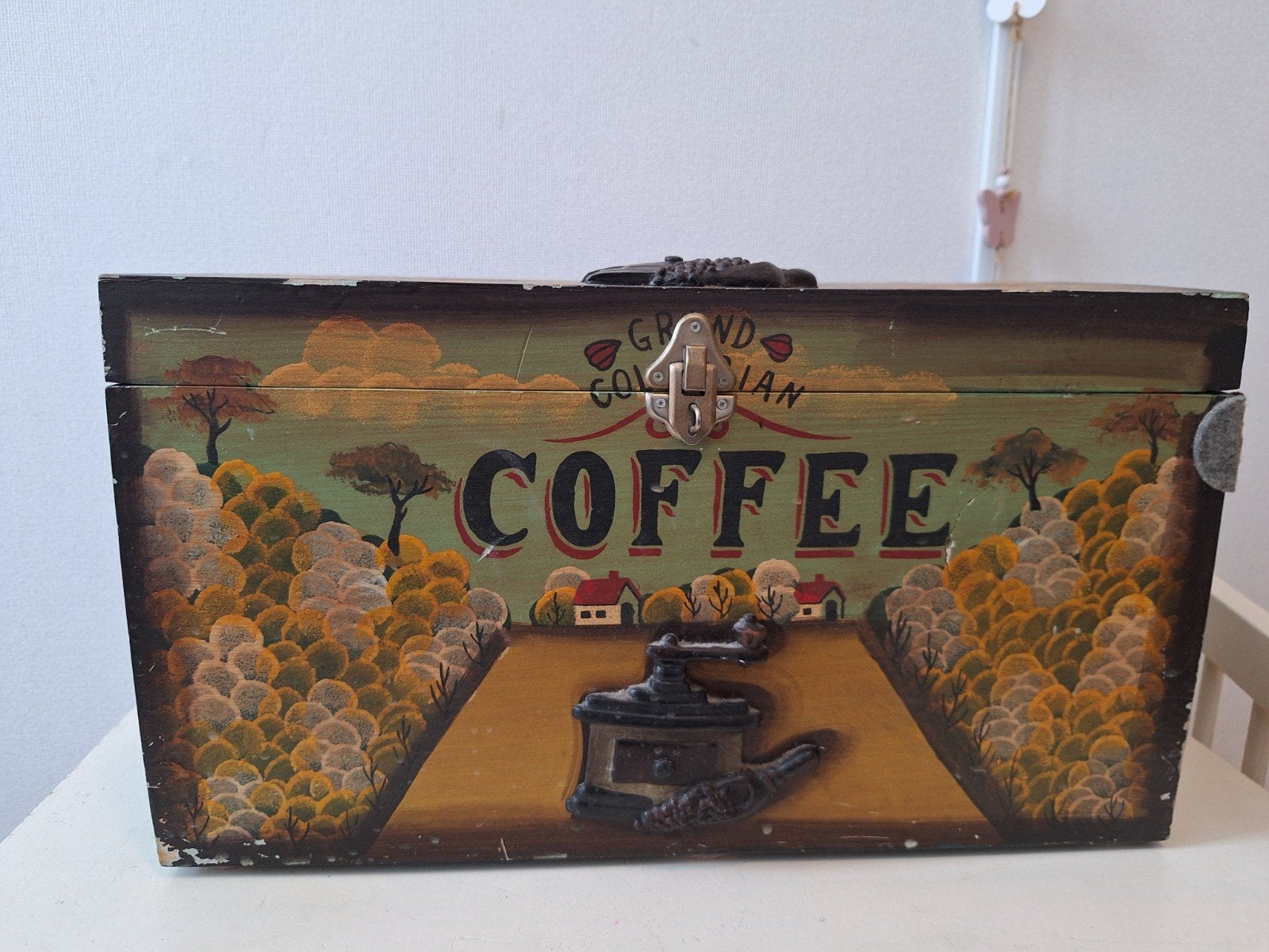 Decoratieve houten kist met koffiemolen afbeelding, Ophalen