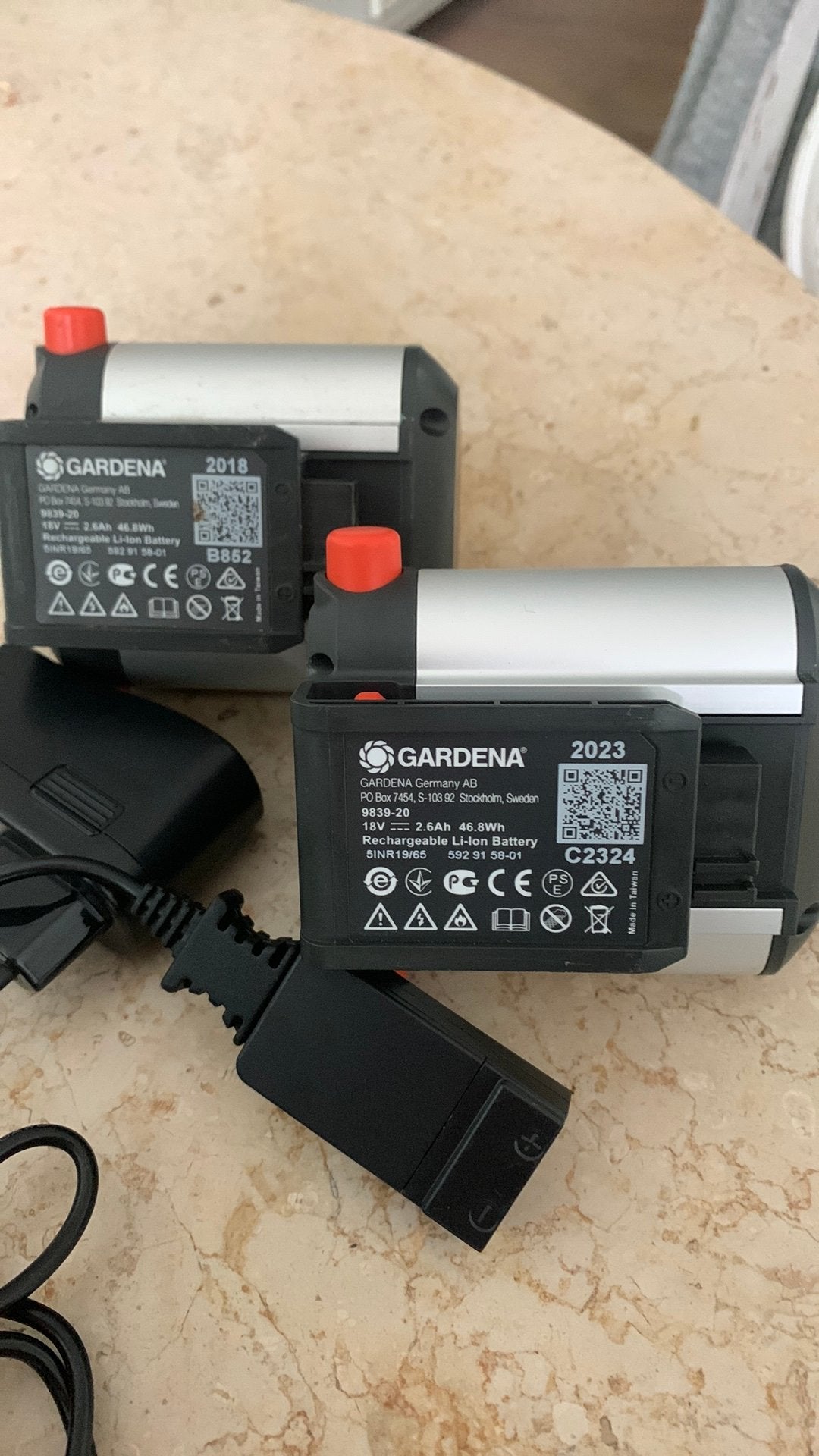 2 Gardena rechargeable Li-on Battery / accu met oplader, Ophalen, Accu