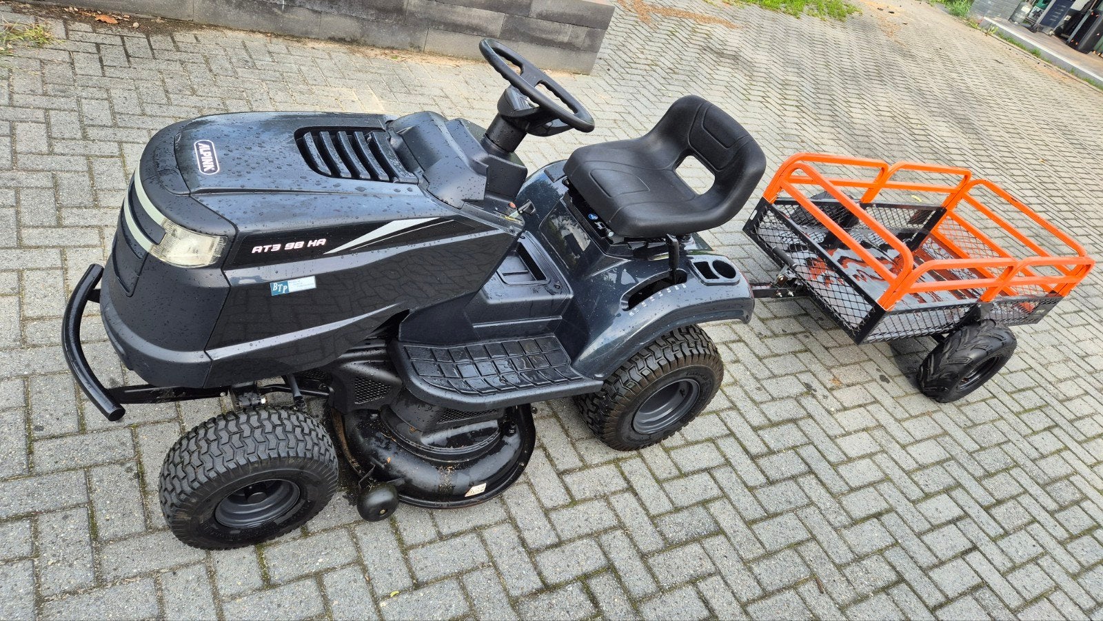 Zeer nette en goede Alpina AT3 98 HA zitmaaier mét aanhanger, Ophalen, Alpina, Zo goed als nieuw, Elektrische starter