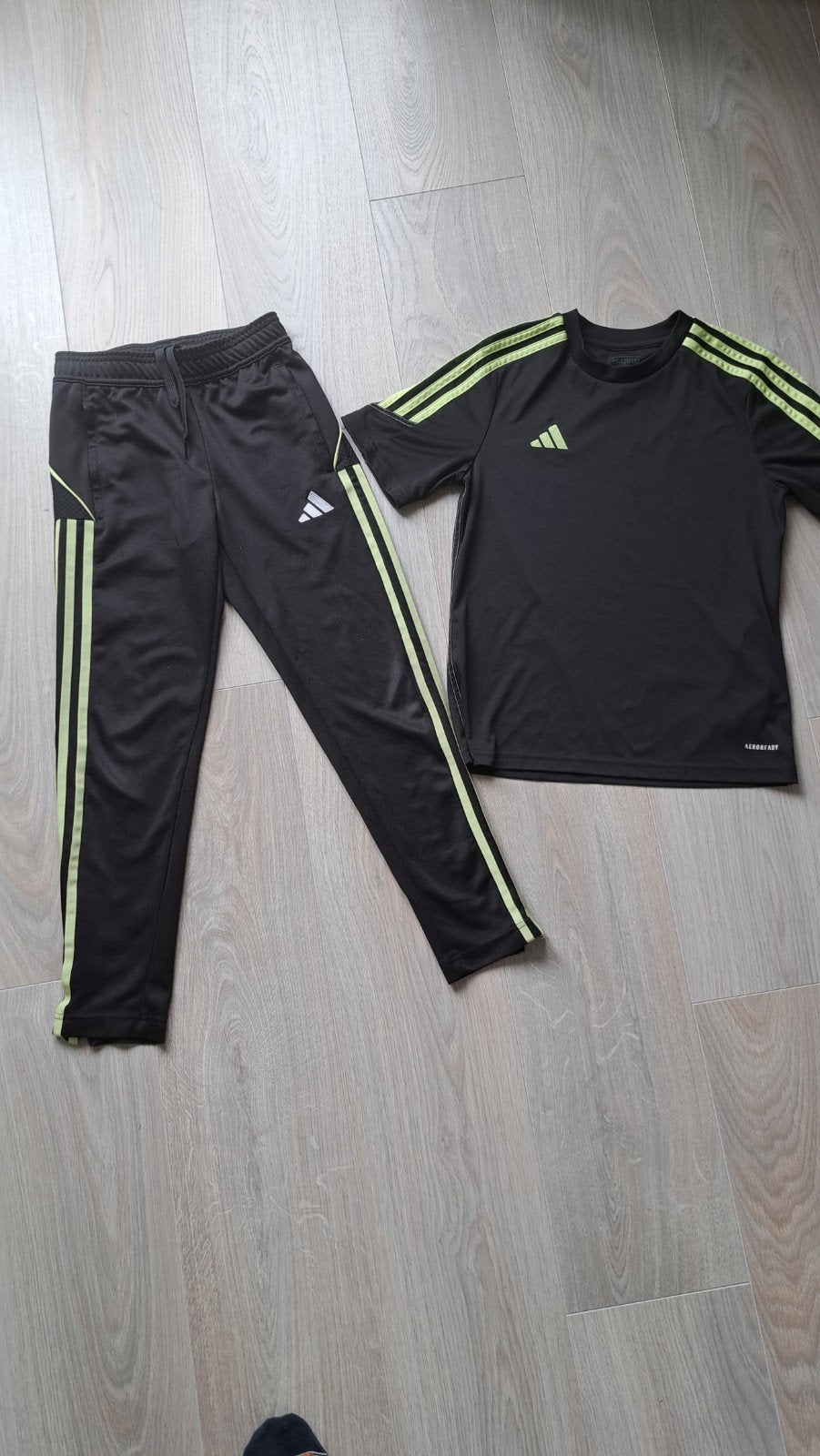 ** KOOPJE Adidas Tiro 23 trainingstenue maat 152, Maat XS of kleiner, Ophalen of Verzenden, Gebruikt, Set