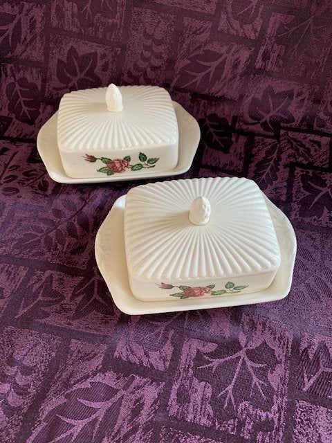 Wedgwood Moss Rose - twee botervloten, Ophalen