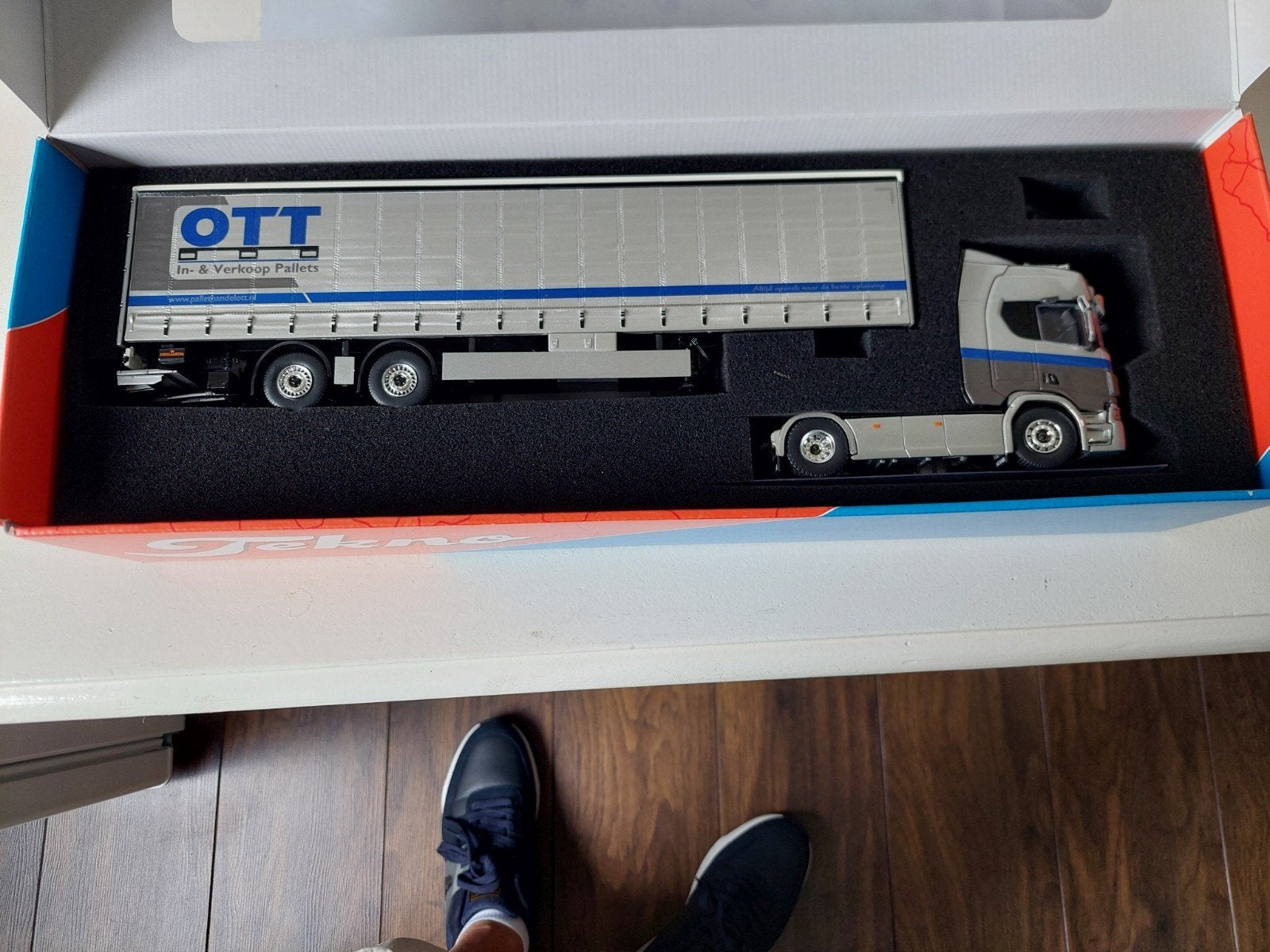 Tekno Scania. OTT uit  Barneveld, Hobby en Vrije tijd, Modelauto's | 1:50, Ophalen of Verzenden, Zo goed als nieuw, Bus of Vrachtwagen
