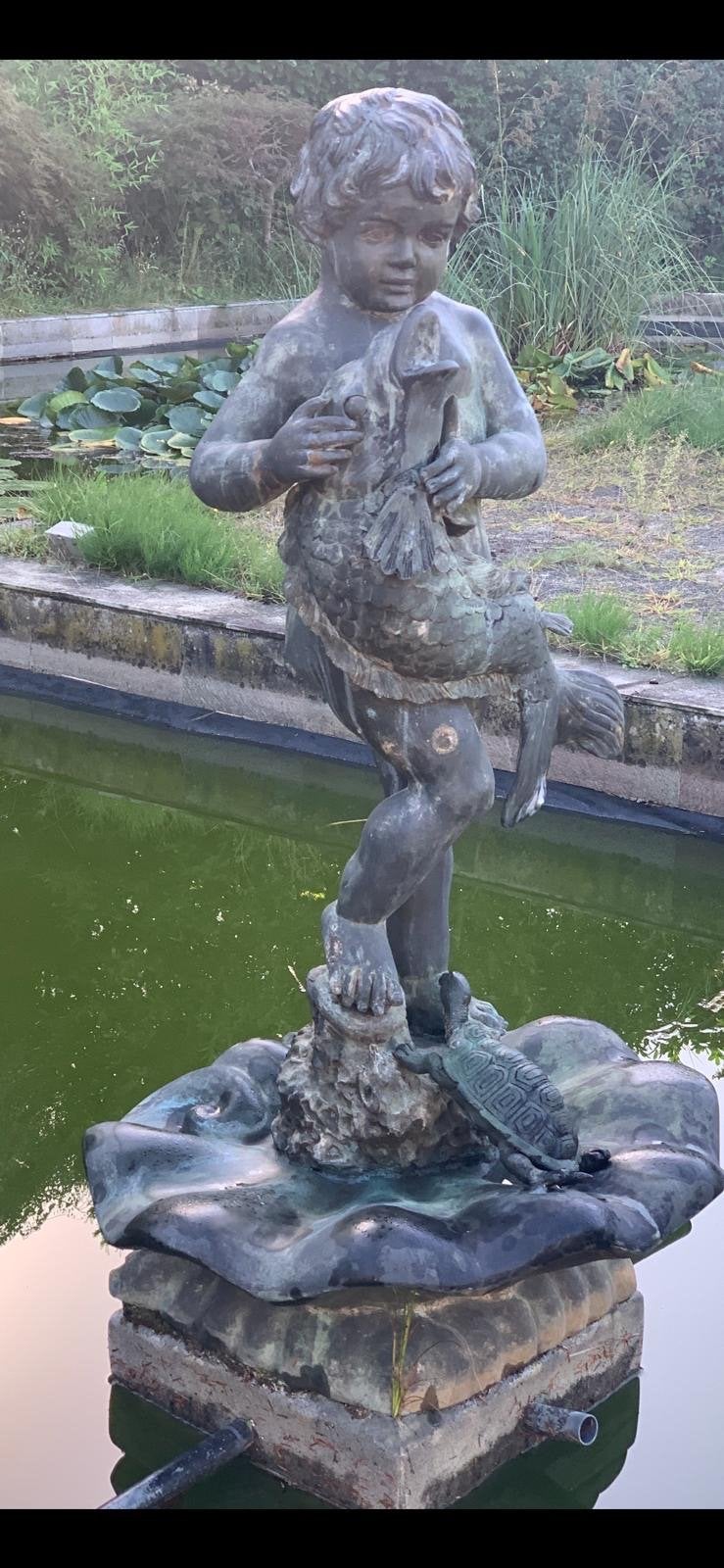 Bronzen beeld jongen met vis en schildpad, Ophalen, Brons, Beeld, Man