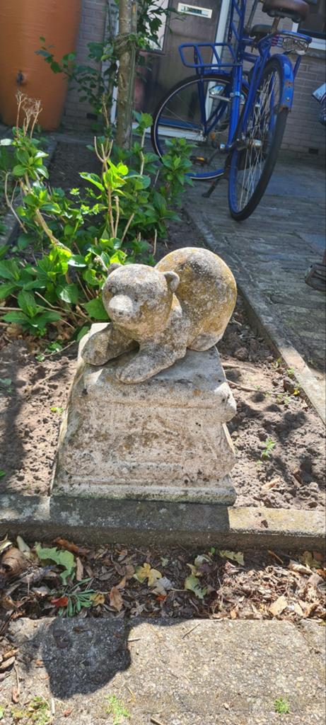 Stenen Beeld van een Beer op Sokkel - Tuindecoratie, Tuin en Terras, Ophalen of Verzenden, Gebruikt, Steen, Dierenbeeld