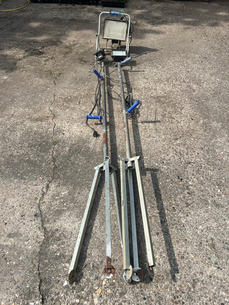 Bouwlampen met statief - 2 stuks plus losse bouwlamp, Gebruikt, Met statief, Ophalen of Verzenden, Lamp met armatuur