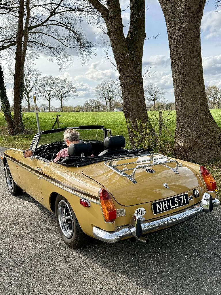MG B  1.8 USA Tourner 1974 Mosterd Geel, Auto's, MG, B, Achterwielaandrijving, 4 cilinders, Cabriolet