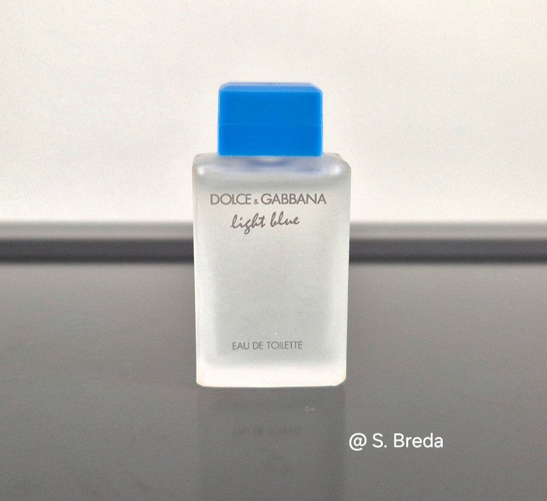 Dolce & Gabanna - Light Blue - miniatuur, Verzamelen, Parfumverzamelingen, Ophalen of Verzenden, Zo goed als nieuw, Miniatuur