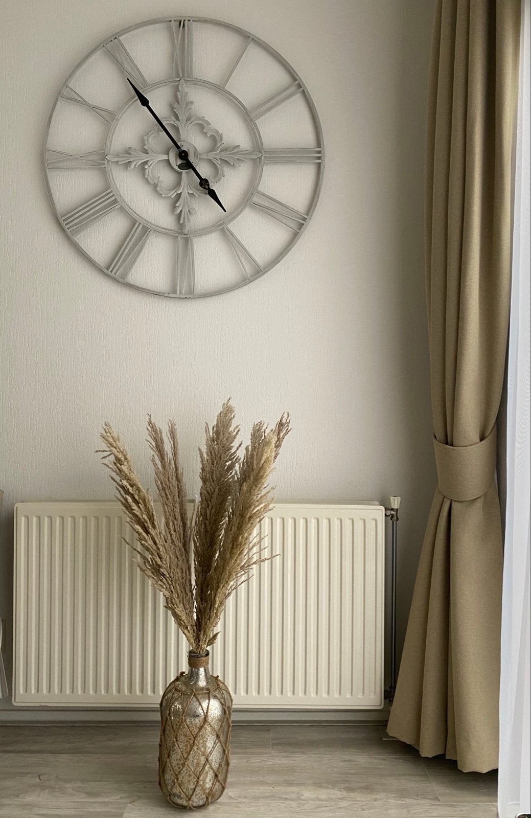 Grote Riverdale Klok 102 cm Wit klok met Romeinse cijfers, Huis en Inrichting, Woonaccessoires | Klokken, Ophalen, Wit, Landelijk
