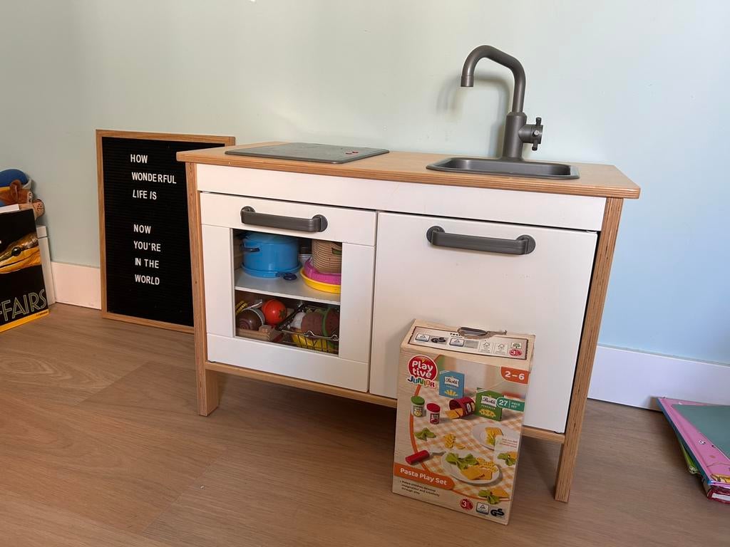 Ikea keukentje incl toebehoren, Ophalen, Zo goed als nieuw, Hout, Speelkeuken