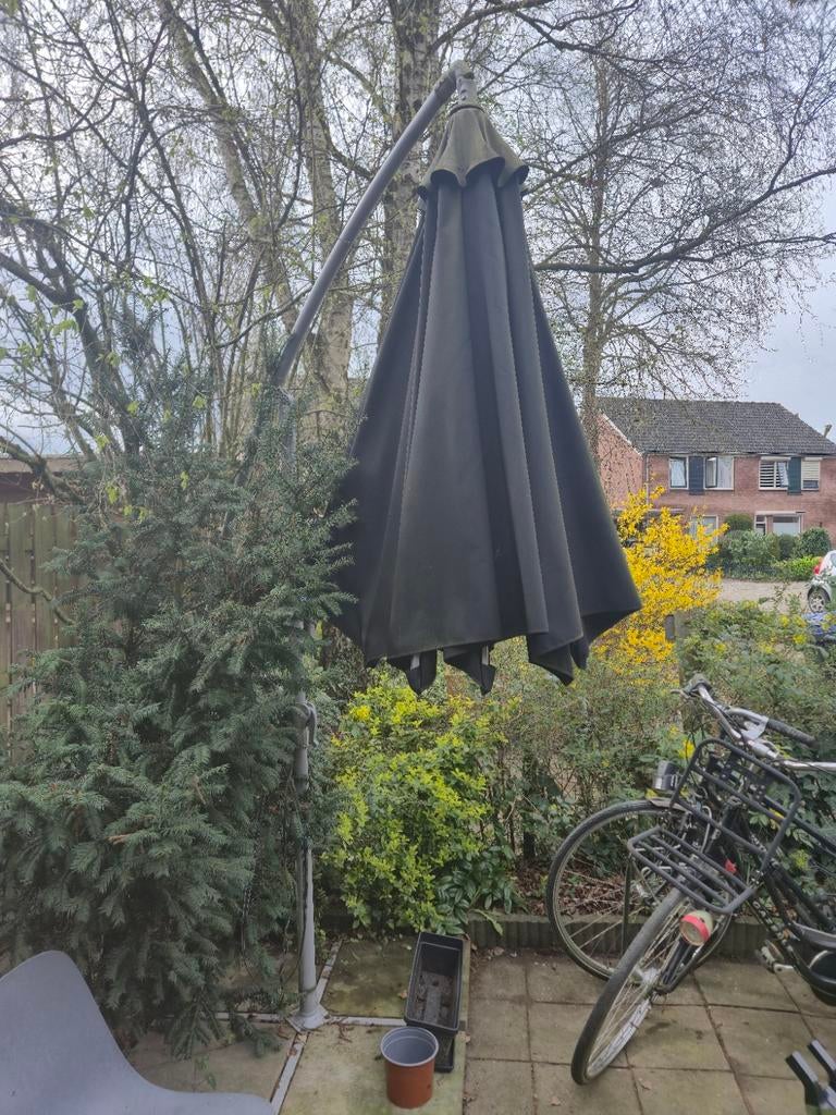Zweefparasol - Donkergrijs, Verstelbaar, Gebruikt, Zweefparasol, 2 tot 3 meter