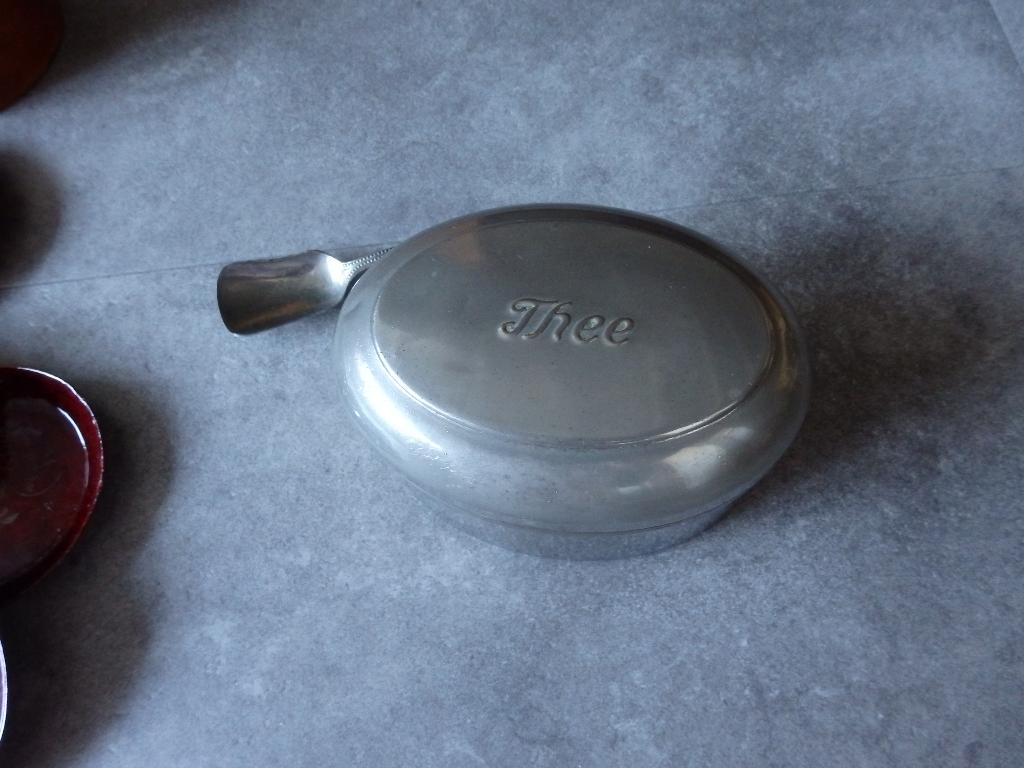 Vintage ovale Tinnen Theebus Thee blik, Ophalen of Verzenden