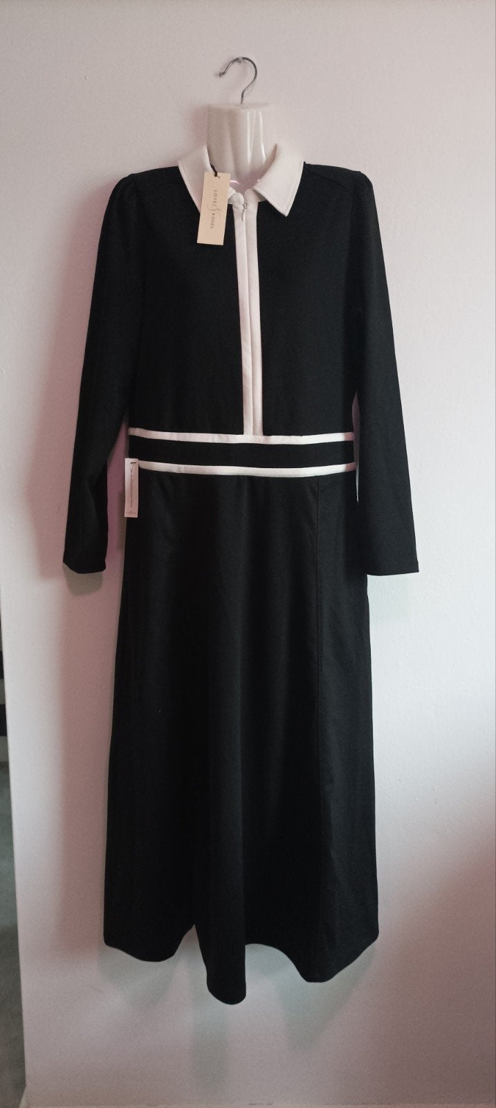 Zwarte jurk met witte kraag  - Love & Roses maat 42, Kleding | Dames, Zwart, Maat 42/44 (L), Nieuw, Ophalen of Verzenden
