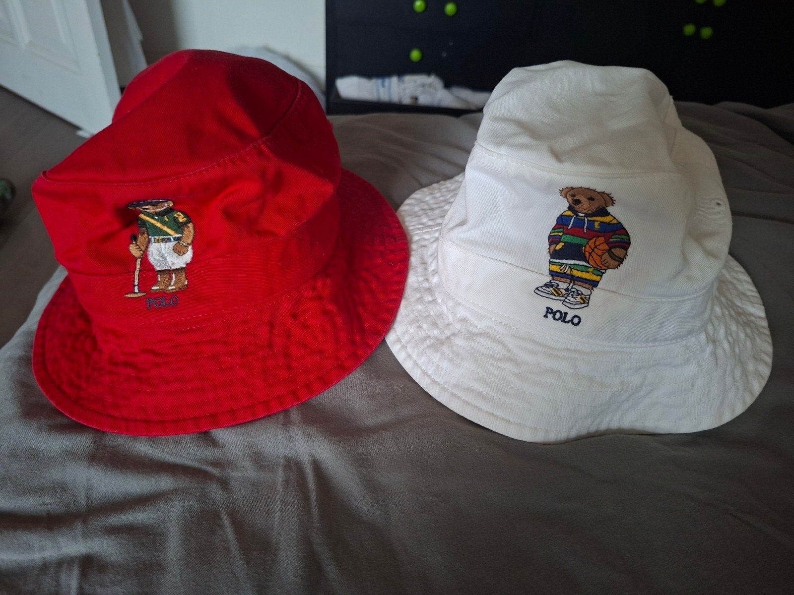 Polo Ralph Lauren Bucket Hats (Rood & Wit) - S/M, Ophalen of Verzenden, Zo goed als nieuw, Polo Ralph Lauren, Hoed