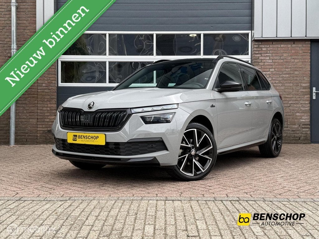Skoda Kamiq 1.0 TSI Monte Carlo Panodak Navi Carplay LED Cam, Auto's, Skoda, Stof, Zwart, 1156 kg, Bedrijf