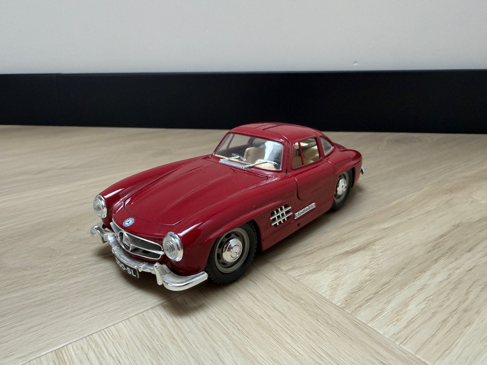 Bburago Mercedes Benz 300SL 1954 Rood 1:24, Hobby en Vrije tijd, Ophalen of Verzenden, Zo goed als nieuw, Bburago
