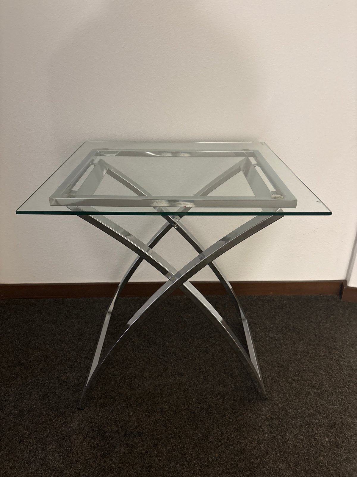 2 identieke bijzettafeltjes met glazen blad en metalen onder, Minder dan 55 cm, Vierkant, Ophalen, 45 tot 60 cm
