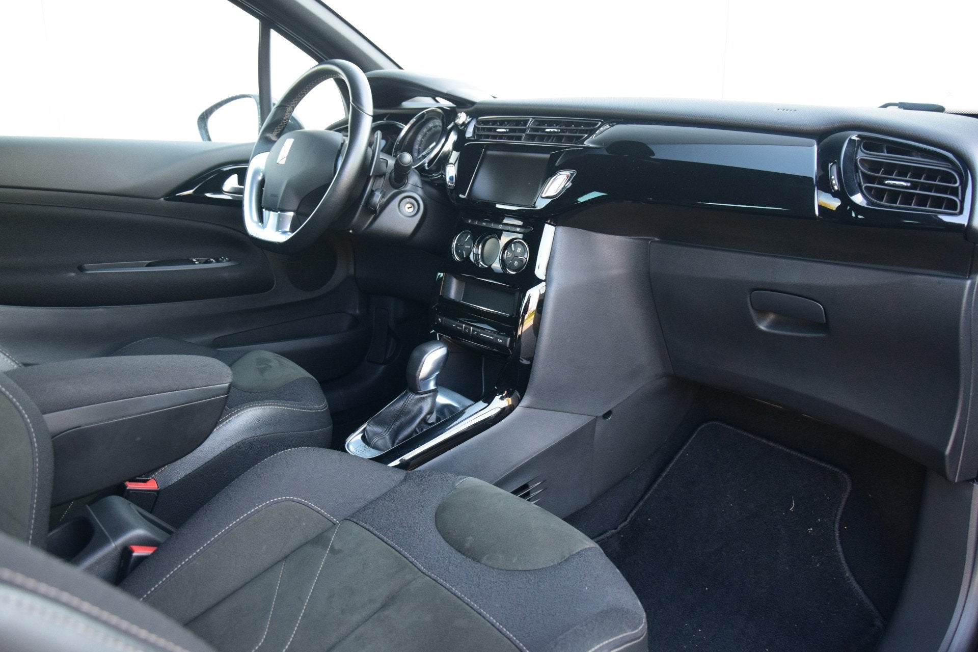 DS DS 3 1.2 PureTech Automaat Connected Chic Camera Ecc Crui, Auto's, Dealer onderhouden, Stof, Gebruikt, 1199 cc