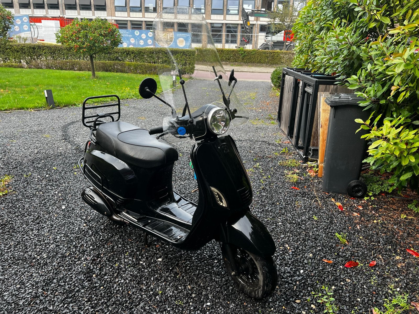 Zwarte agm scooter met windscherm - Start niet, Ophalen, Gebruikt, Benzine