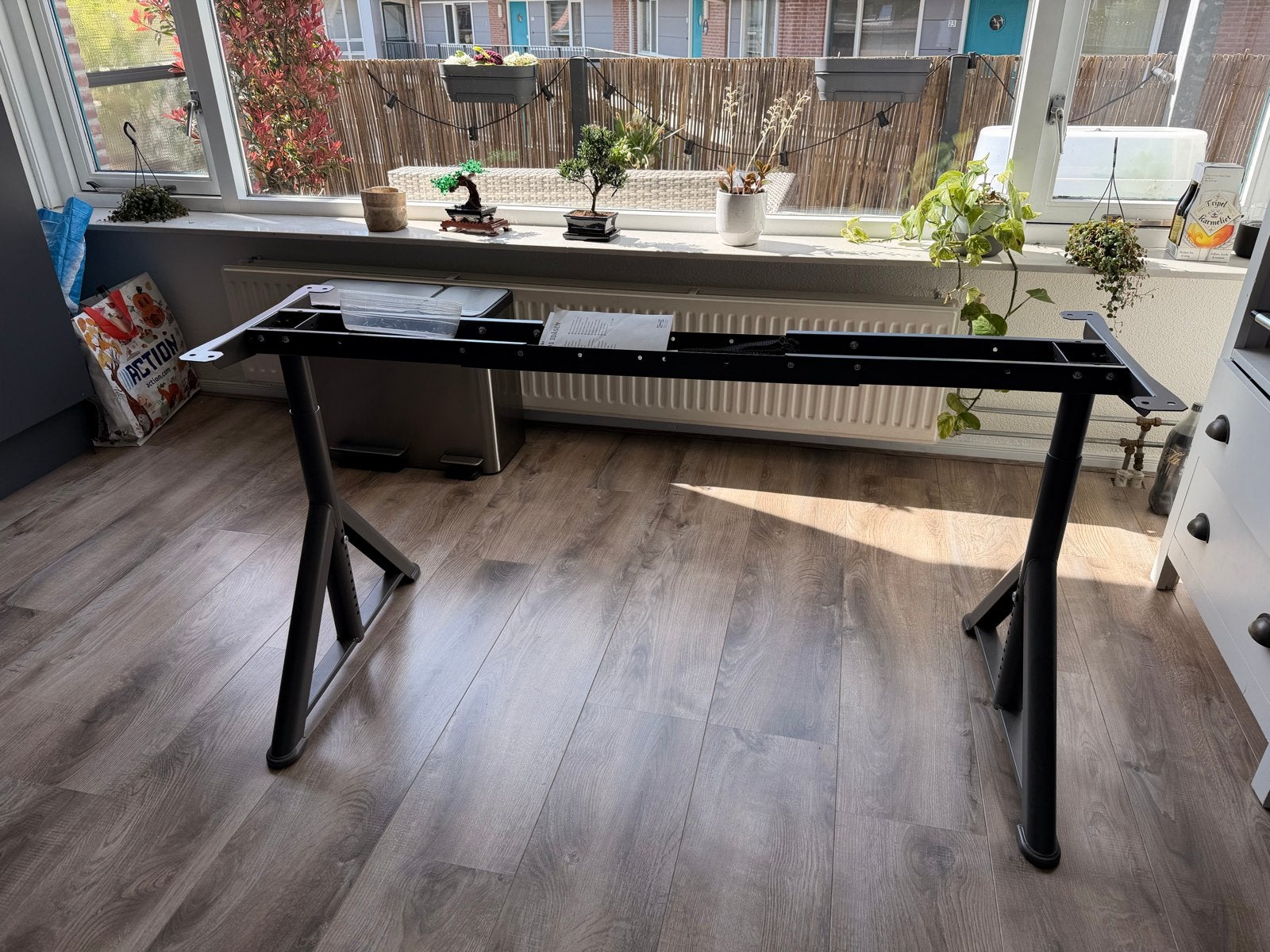 Onderstel ikea bureau, Huis en Inrichting, Bureaus, Ophalen