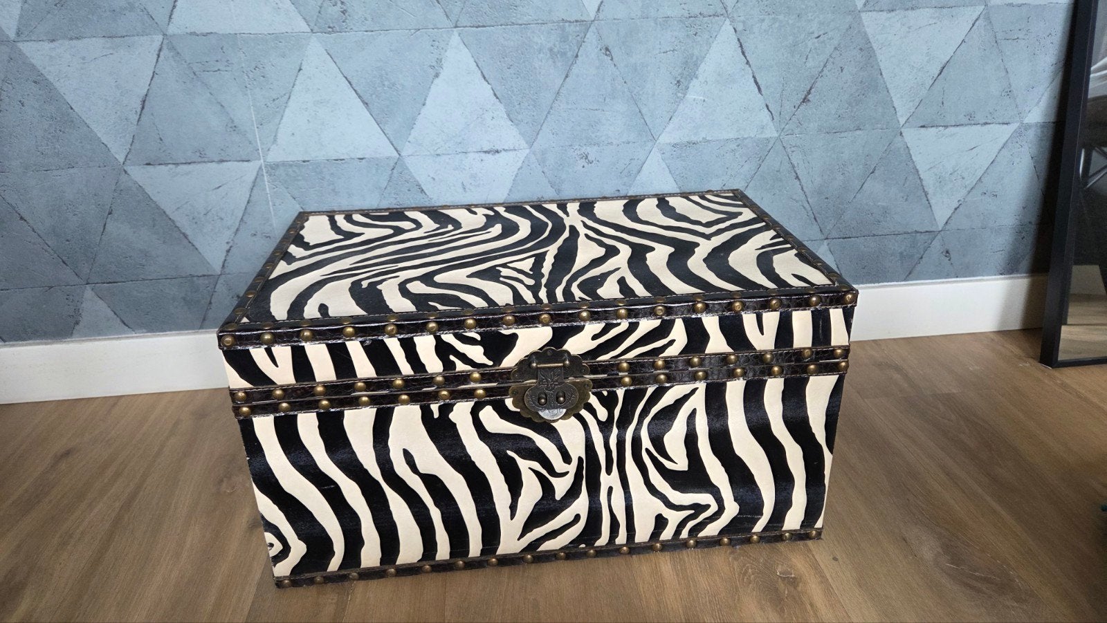 Zebra kist met paarse binnenkant, Minder dan 50 cm, Gebruikt, Rond, Minder dan 50 cm